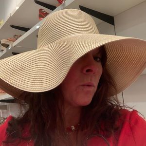 Meet your Posher, Shirlene